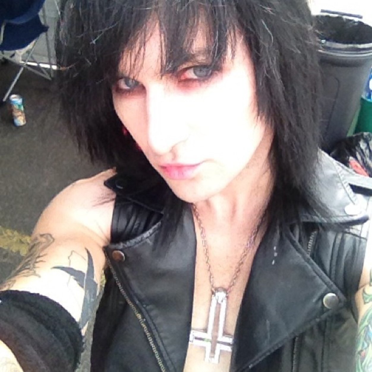BVB's Guitarist/Violinist/Pianist. Loving life.