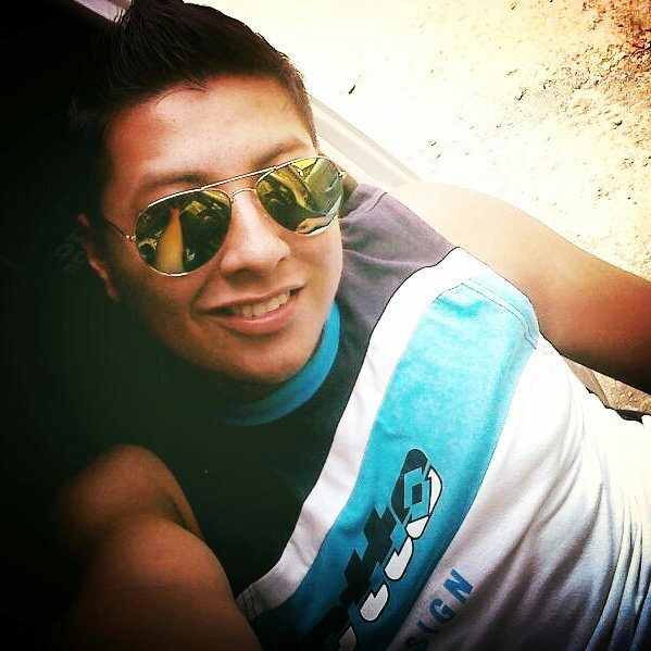 Mmm.. pos me gusta pasarla bien con mis amigos cuando se puede.. y disfrutar de la vida a lo bien como se debee jjj 