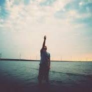 Se Cristo comigo vai, Eu irei E não temerei, feliz eu irei. Pois Cristo comigo vai !