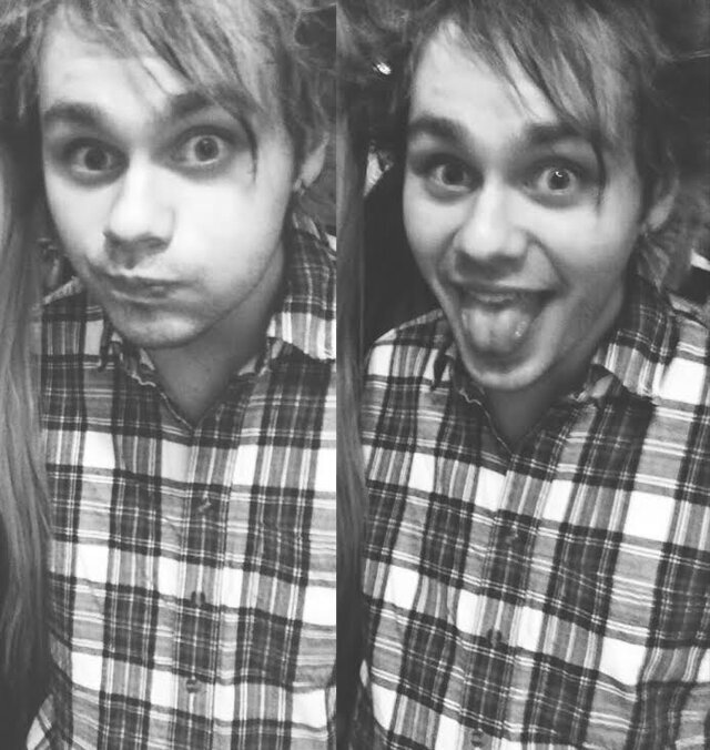 heres a free follow from @ashtonsharold bc she thinks ur cute af and if youd follow me thatd be cool ill try to fb ilysm thanks