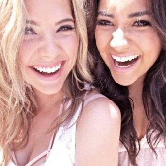 linds_chase's profile picture. never stop loving life xx 05.16.12 
i follow all my tumblr followers :)