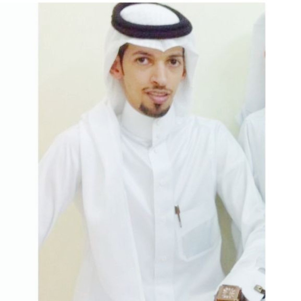 ‏شيخ ولد شيخ و جدي بعد شيخ
وماني من اللي بالملايين شاخو
مطنوخ بالفطره و قومي مطانيخ
ماهم من اللي ف الشدايد تراخو