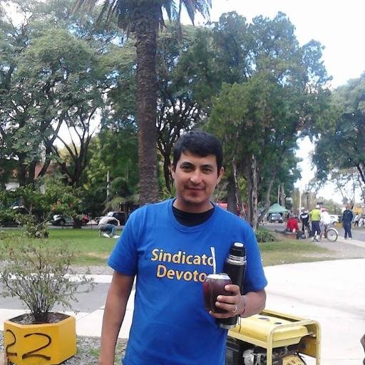 El villano trata bien a quien lo maltrata, y maltrata a quien bien lo trata.