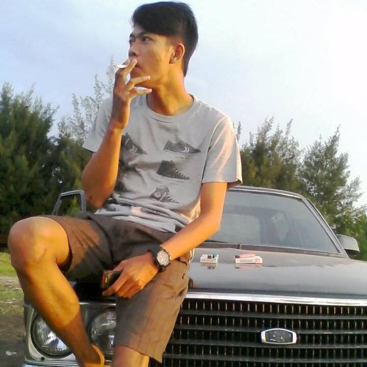 gua dimas putra pamungkas, gua anak ke 4 dari 4 bersaudara, alias mbontot. gua biasa di panggil koyyo. one love with @sidanyut ({})