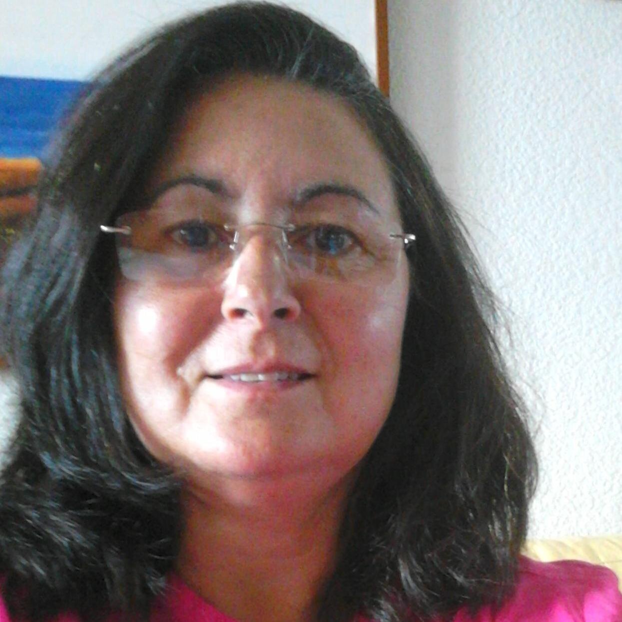 Relaciones Públicas. Co-Editora de la Revista Golf Costa Blanca. Directora Adjunta de Real Hotel Eventos.