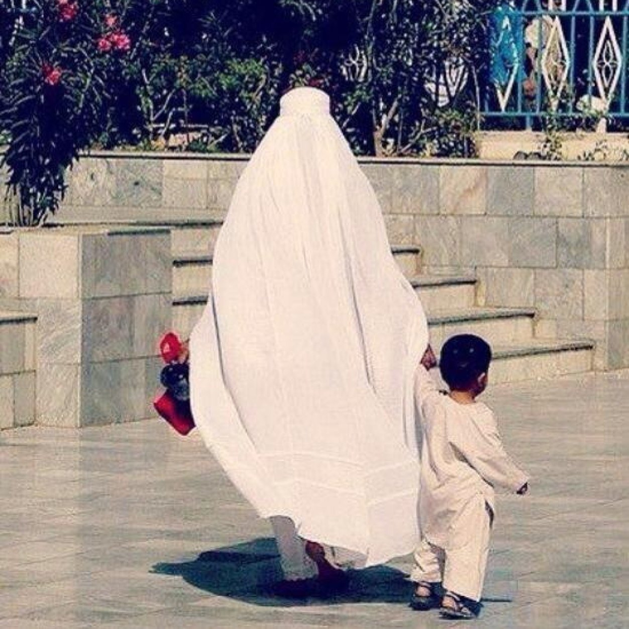 As salam`Aleykûm Wa rahmatûllah ..