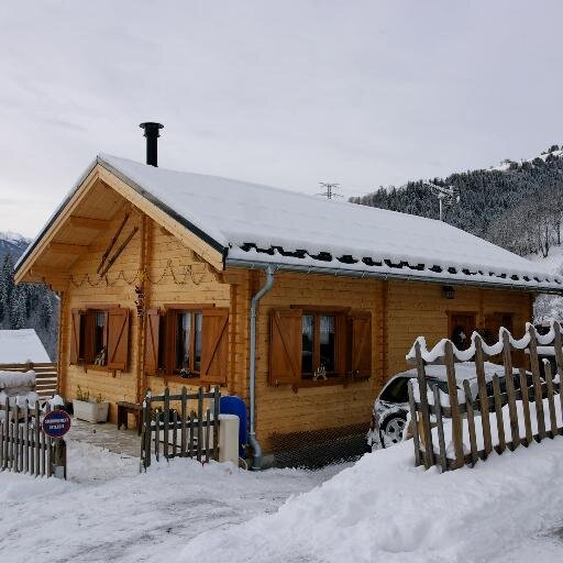 vente et montage de maison bois en kit en double madrier de 70 mm RT 2012 : un grand plaisir pas cher !!!!