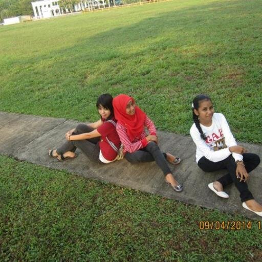Teman melihatmu sebagaimana kau ingin di lihat dari luar.... tetapi Sahabat  melihatmu lebih dari 
sekedar penampilan luar.


:)