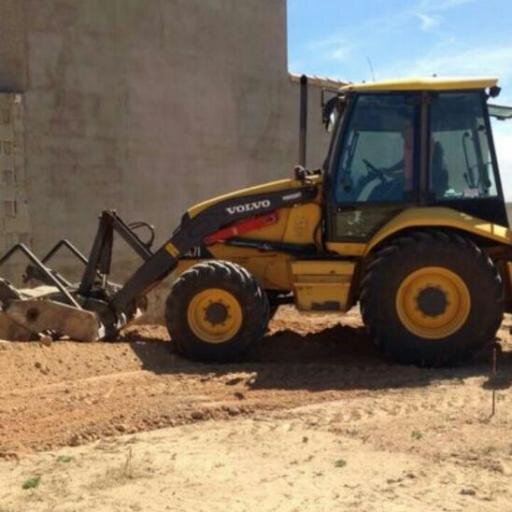trabajos con maquina excavadora y maquina mini, cazos a tamaño y martillo hidráulico.