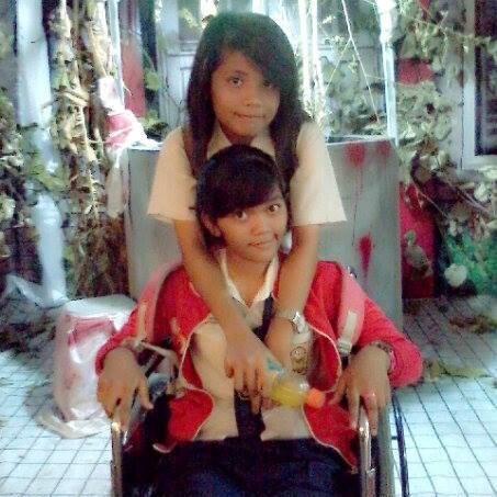 seseorang yang humoris (y) :) ;) :D