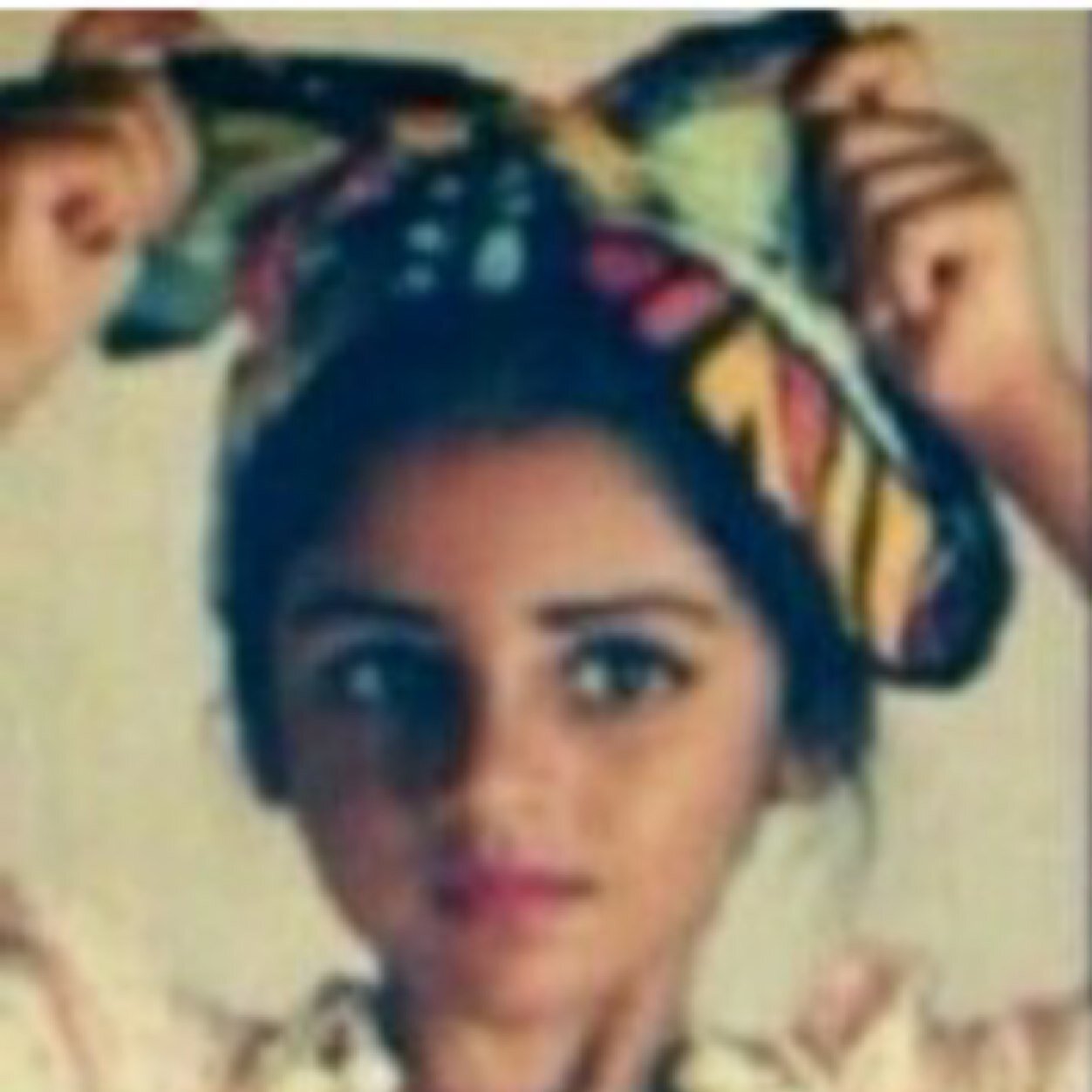 و لانني احببتها جعلت هذا الحساب صدقه جاريه لها و لان الحب دعاء فكل مالامس جبيني الارض دعوت لها ~ @ran____7