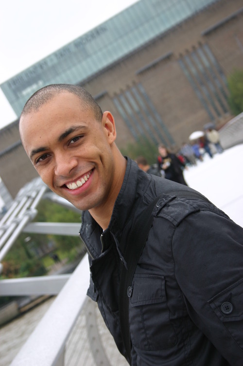 aaronharveyuk's profile picture. 