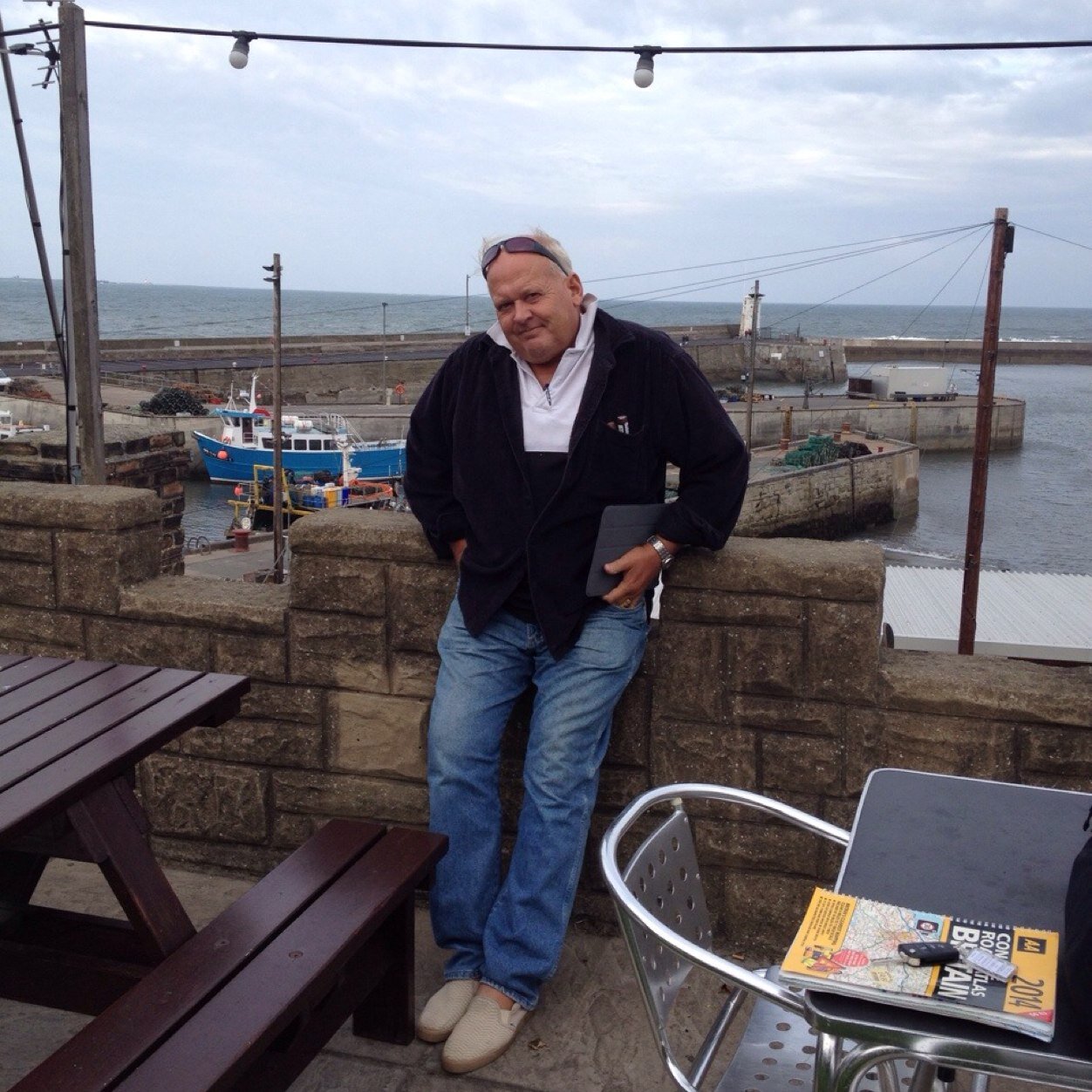 thaiwaves's profile picture. Sanuk..live to the full..familia, amigos y amigas, musica, vino y comida..playing the markets..football on the beach..Thailand..