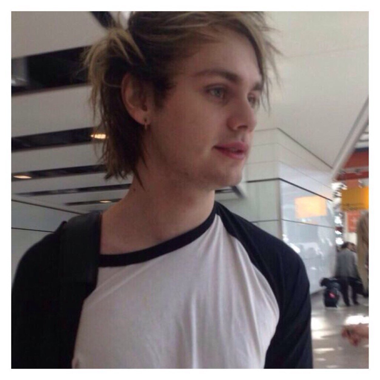 FOLLOW @LOVINGHXMMO PLEASE