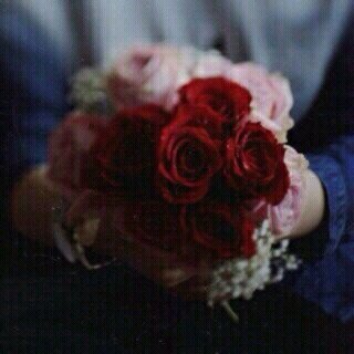 الحُزن الصّامت يهمُس ؛ في القلب؛ حتّى يحطّمُه.!                                                    شمماليه .... هلالييه