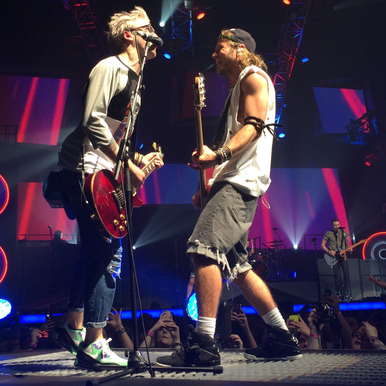 McFlyQuizzes's profile picture. It's not always easy but McFly's here forever.