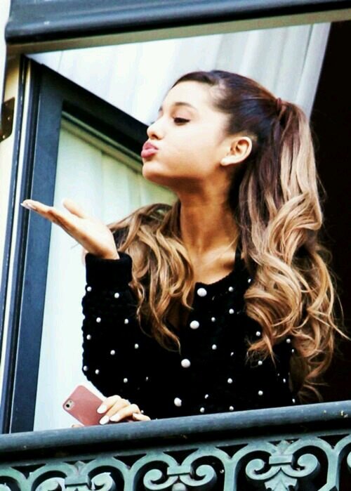 Free Follow ~ don't follow me, follow her @ArianatorAriGra please, she will always follow you back !!! FOLLOW HER, PLEASE & THANK YOU
