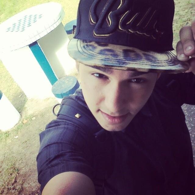 Instagram-@bohnekot            Face-Yuri Bohnenstengel Kot