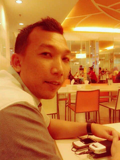 agustinustarig6's profile picture. Peace»Damai itu indah