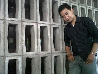 periang dan humoris