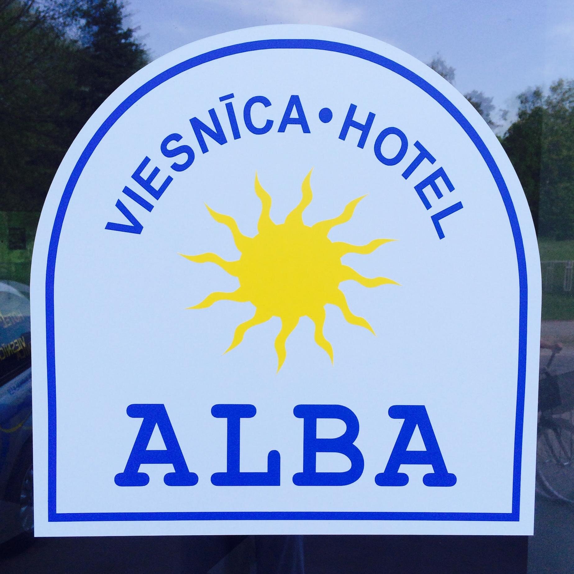 Hotel offers simple and cozy stay just a breath away from beautiful beach!   Viesnīca piedāvā mājīgu atpūtu vienas elpas vilciena attālumā no Mellužu pludmales!