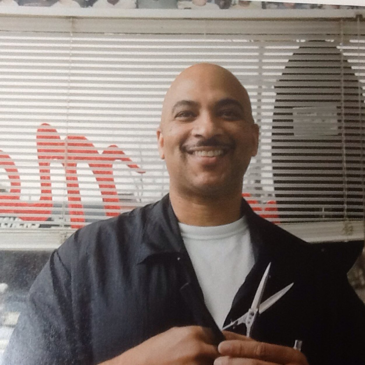 Mooresbarber's profile picture. Master #Barber, Fire/EMS Captain(RETIRED), father of twin girls, musician and a (struggling, you is not funny) comedian. They call me Jim! #lespaul #prsguitars