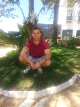 E aprendido que si quieres conseguir algo en la vida,piensa solo en ti y en conseguir tus objetivos.Recreativista hasta la médula y cofrade de profesión.