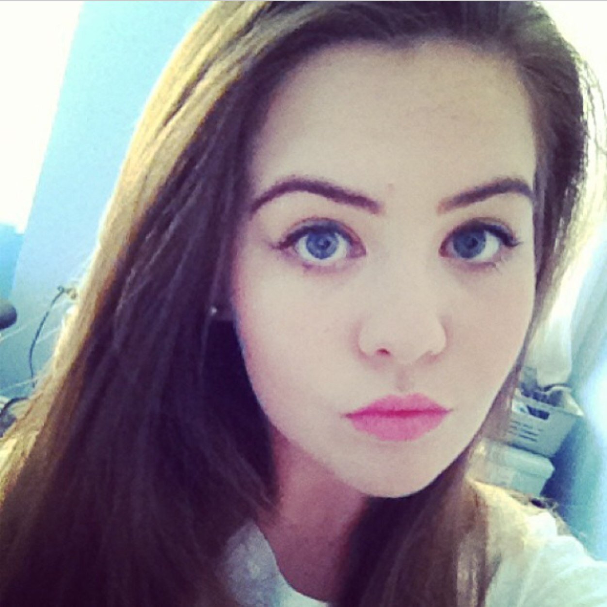 21 from Dublin ;) When life gives you a hundred reasons to cry, show life that you have a thousand reasons to smile :Dxxxx
