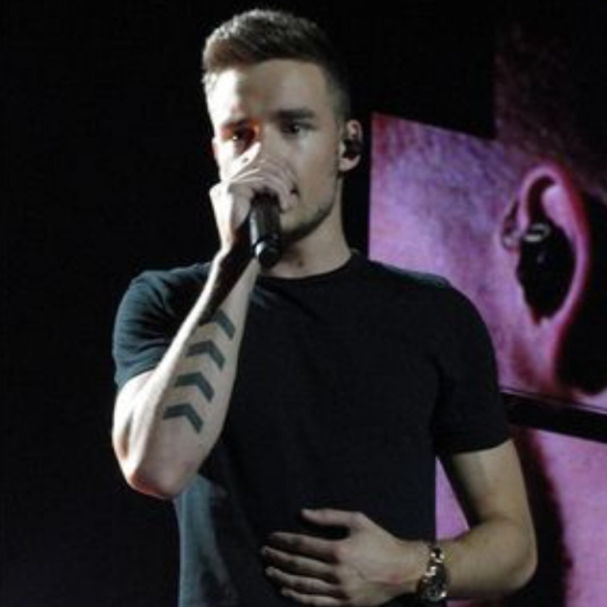 follow from @ins0mniall