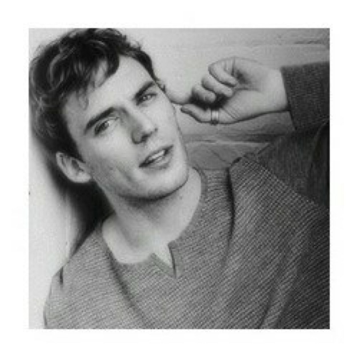 The smartest, the most delightful, artful and ambitious guy in the world. That's why everyone calls me the fox boy. And, yes,all girls fall in love with me.