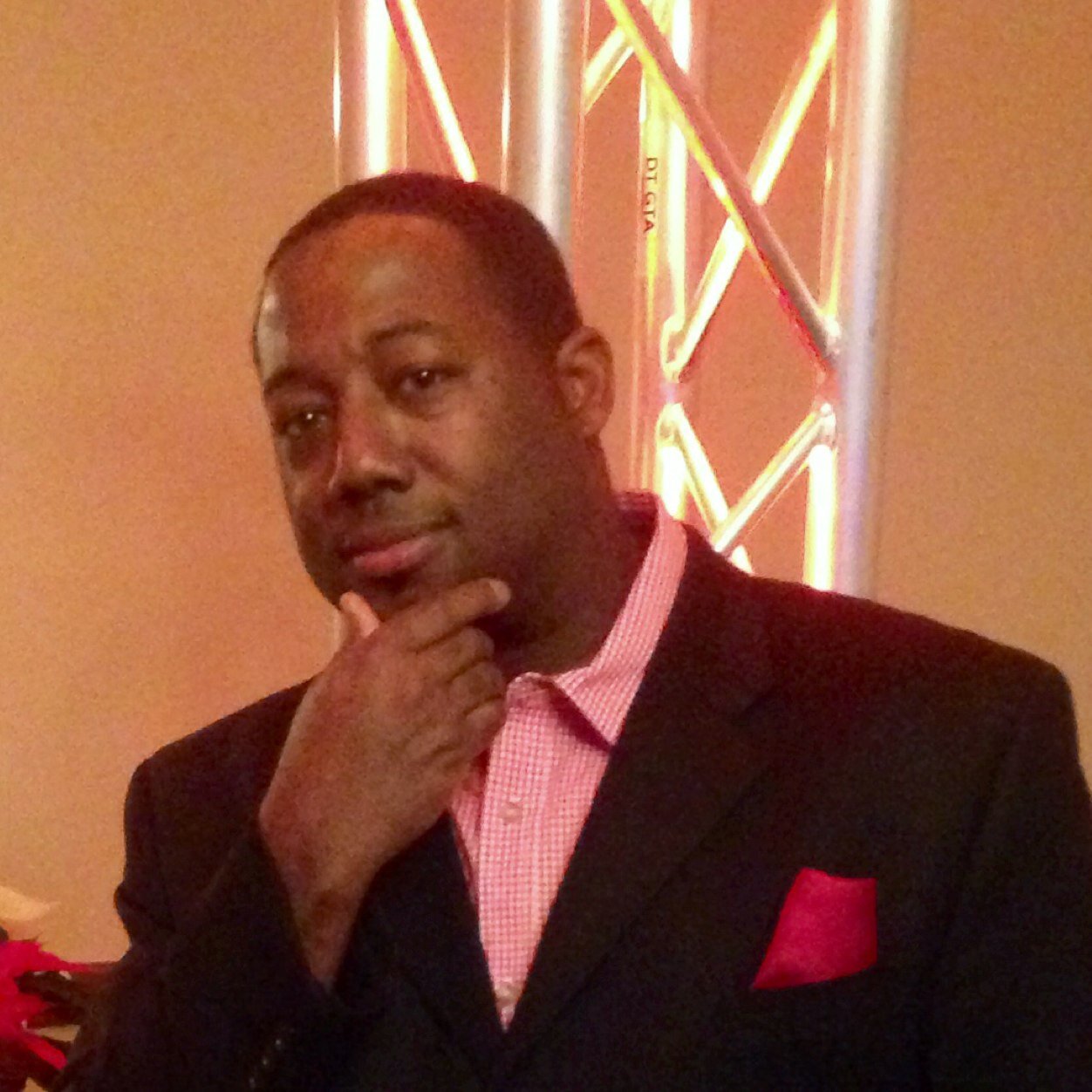 DJ/Entertainer *BusinessMan Clubs Weekly  All Axxess Ent For Bookings 860-268-8585 Resident