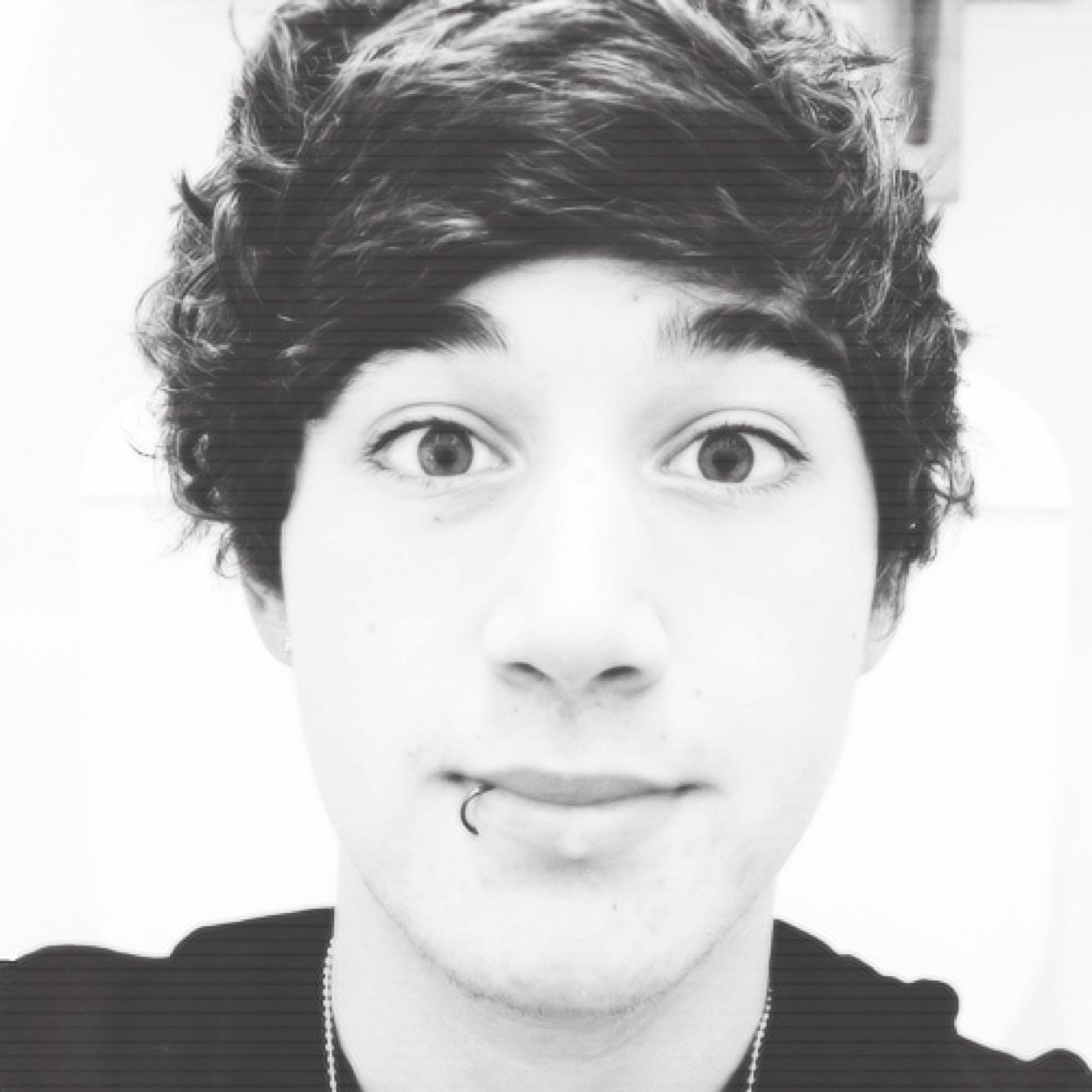 lovoskians5SOS's profile picture. i gave you a free follow so follow @damnastxn for me please