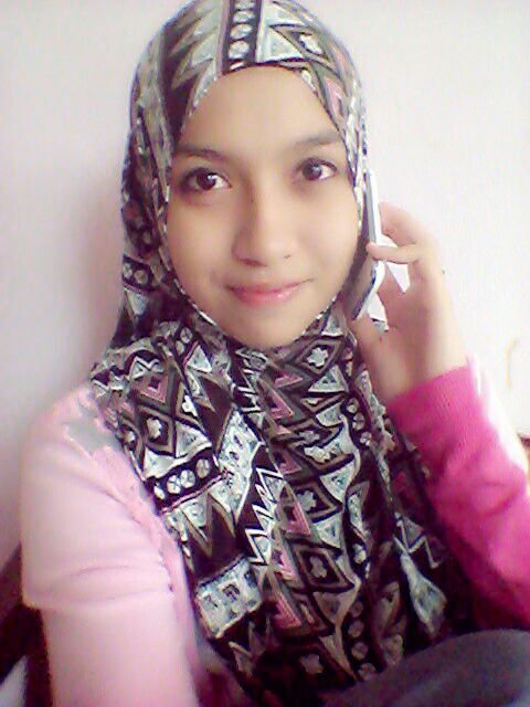 Nabilah | Bella | 18 | Art School | vocalist | follow me back | My Hubby | Apit Weekenders alwayz ♥♥