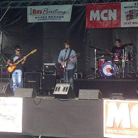 Indie rock band from Kirkcaldy, Scotland! If you have any requests or Gig bookings please email thecavaliers@hotmail.co.uk Website, http://t.co/kqKe8QR8cZ