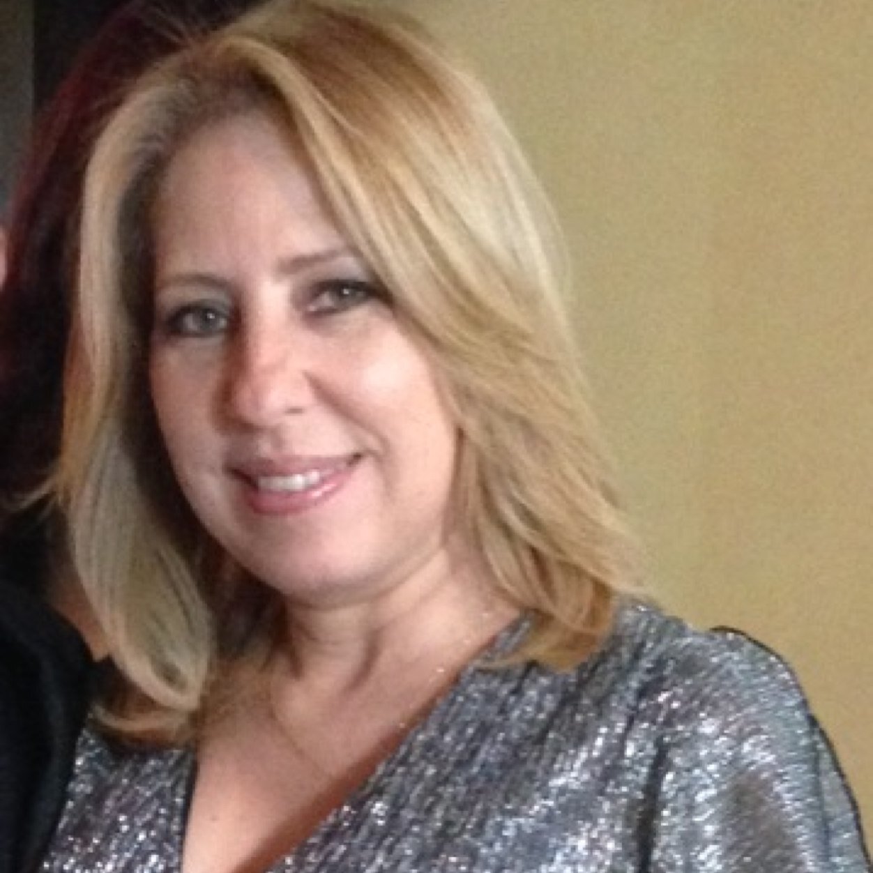 Terapista del Lenguaje. Creyente, amante de la lectura, esposa, madre, abuela y orgullosa de mi hermosa familia.