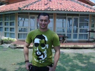 anak kecil yang suka sepeda, moto hidup : biar cepat, asal selamat =)) MonyetLeuweung | Gowes EveryBody | \}FS{/