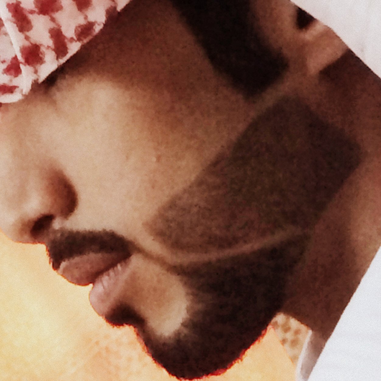 من [غــلاڪ] ودي اڪتب على .. ڪفڪ قصيدة ,الحبر موجود بس آآآهـ ڪفڪ.. من يصيده ..}