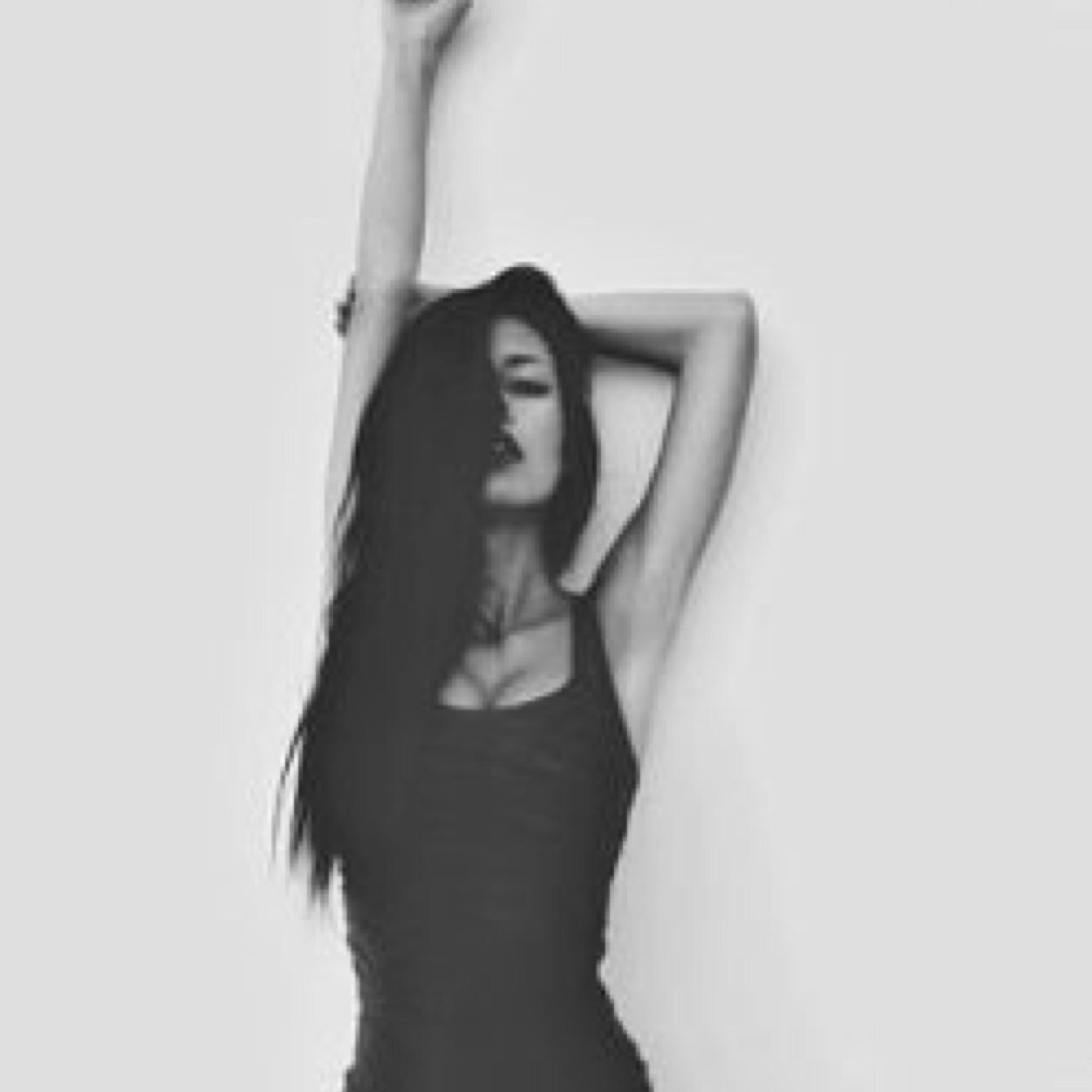 agirlwholove's profile picture. Je ne suis qu'une fille qui aime la mauvaise personne.