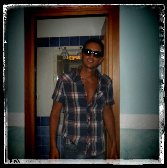 Eppe84's profile picture. Si protagonista della tua vita e non spettatore della mia..... te lo spiego meglio fatte li caxxi tuaa!!!