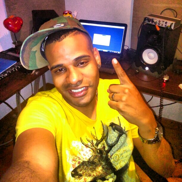 DeeJay de La Agrupación @ElementBlack por el Sello @LaLigaRecords Contrataciones: +57 3153298502 e.mail: contacto@laligarecords.com
http://t.co/PsnpNBAkgu
