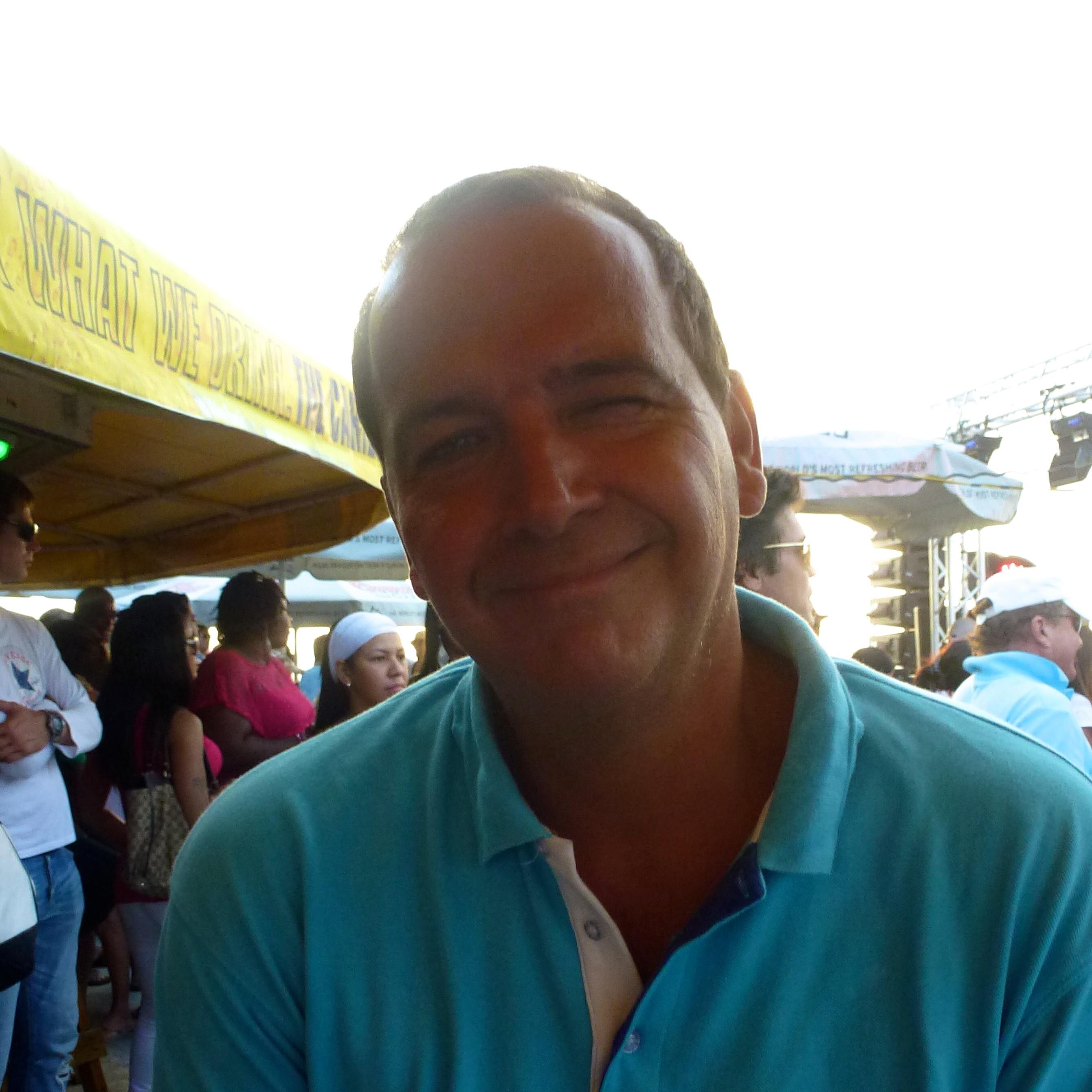 Oceansailer, traveller, Scubadiver, Guitar player, percussionist. Network security professional, Owner 4sail