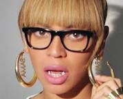 I ♥ nicki minaj and Beyonce♬☺ I love my Best friends Alinase and Zimatha!!♬★.               http://t.co/jWqD25UPvF