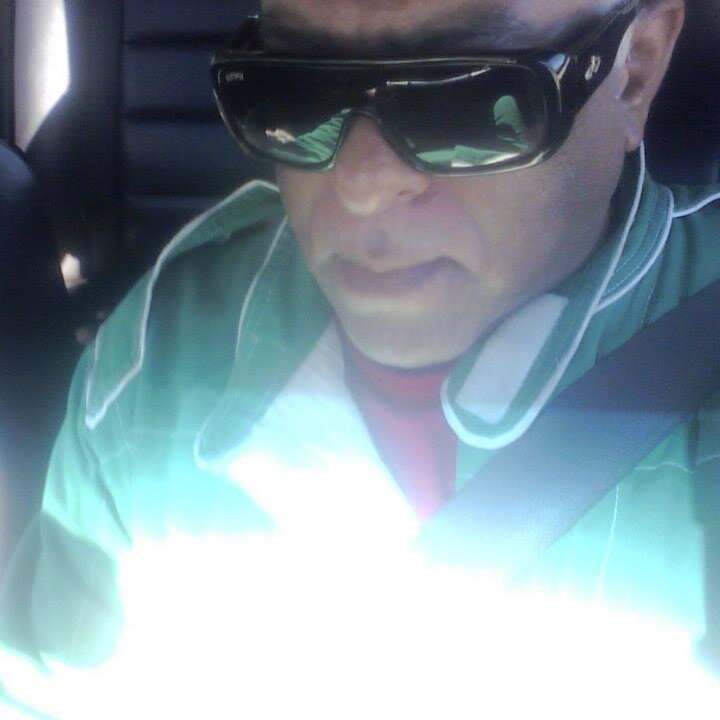 Radialista, locutor de corridas de automobilismo e piloto kartista por hobby.