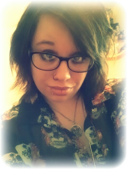 My name is Tara, I Live In A Small Town In New York. I Love @matttoka and @ilovetmills
#YF