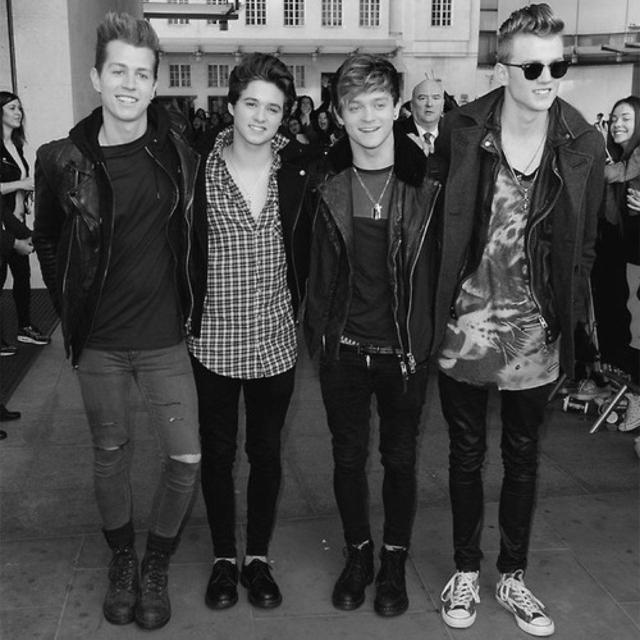 Youtubers•1D•miley•jb•iggy•ed•the vamps•demi