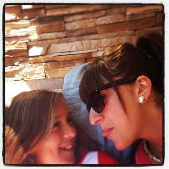 brenjo91's profile picture. primero apunta al suelo y luego señala a la luna si te crees k con un dedo puedes capturar mi altura..