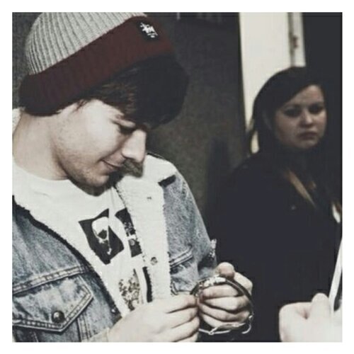 free follow from @motherfuckhoran and @shitfaceirwin follow her and ask for a follow back .x