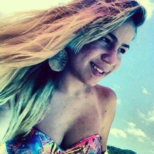 Então vai, abra o seu coração, e não viva o dia em vão, busque tudo que há de bom pra viver.