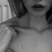 thinbitchh's profile picture. 16 años. Lo único que necesitas saber de mi es que estoy loca, partiendo de esa base, bienvenido.  //  1.55 - 44.