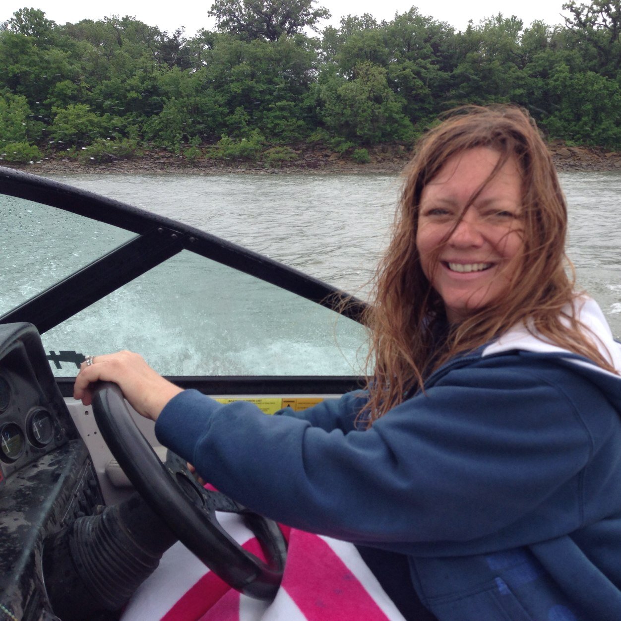 Female boat driver of a ski team in Kansas. Love to ski, drive the boat and want to create a website that builds a waterski community.